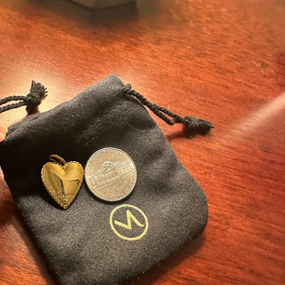Mejuri Gold Heart Pendant - Picture 2 of 9